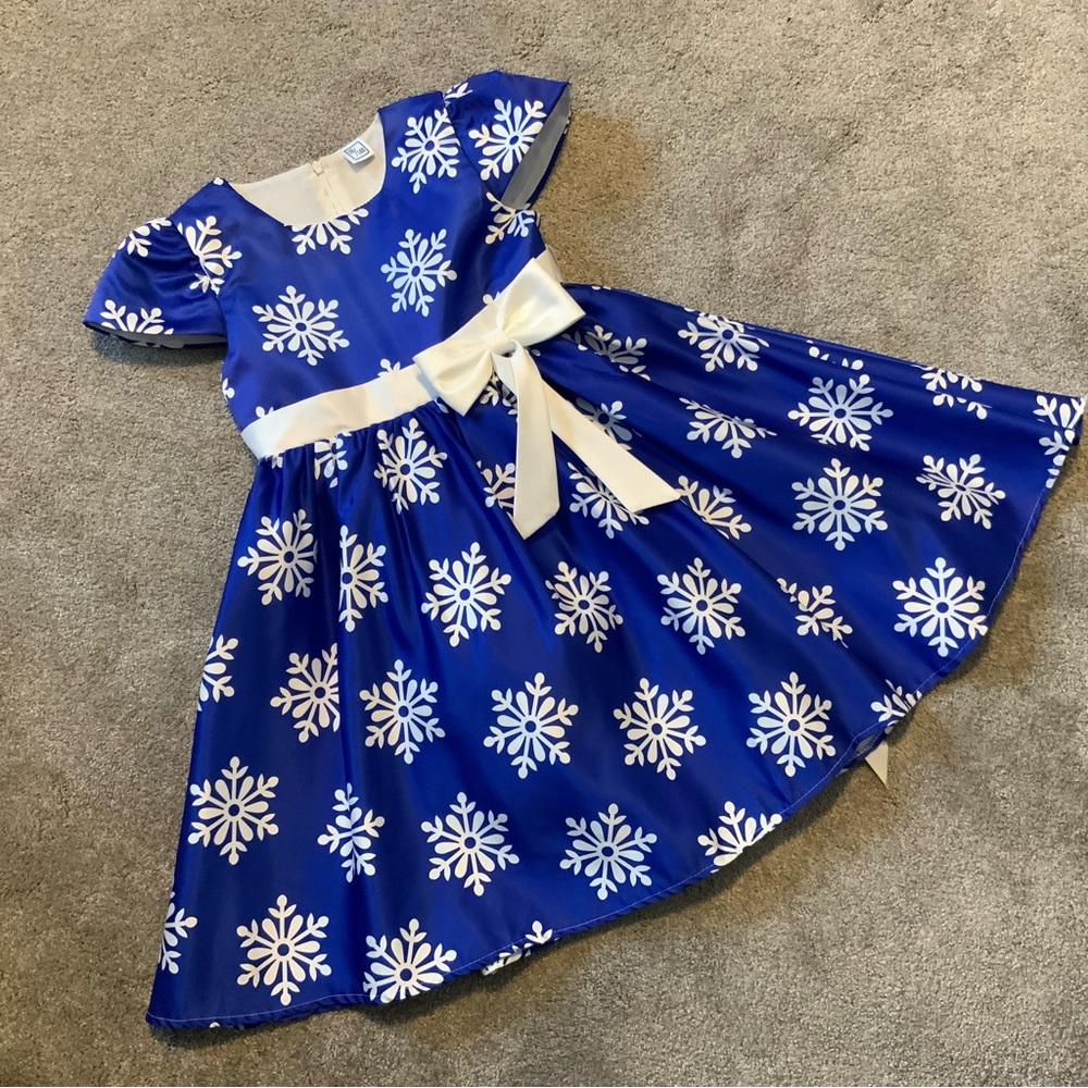 Girl’s Snowflake Dress Size 10